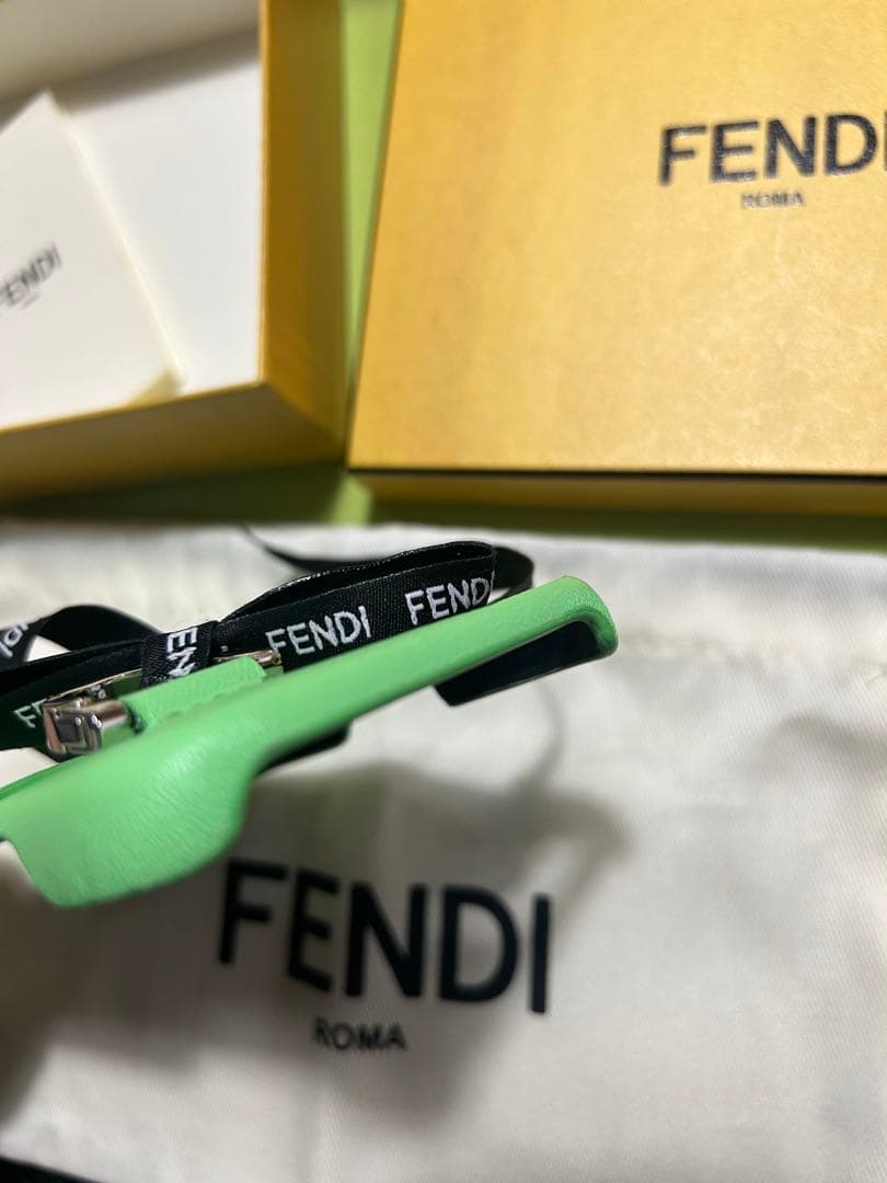 【最終値下げ】フェンディ　スマホケース