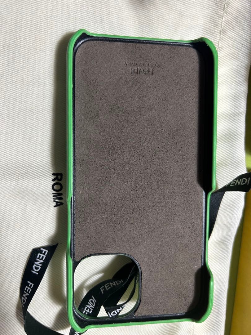 【最終値下げ】フェンディ　スマホケース