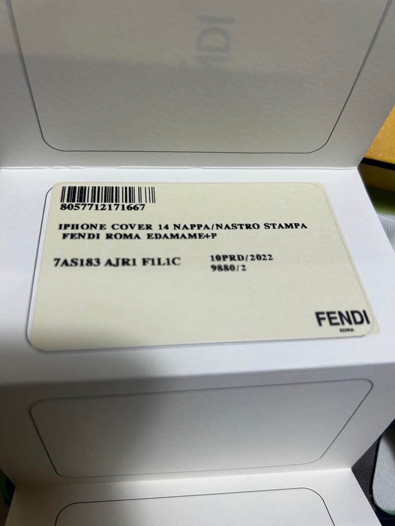 【最終値下げ】フェンディ　スマホケース