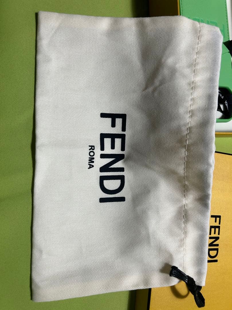 【最終値下げ】フェンディ　スマホケース