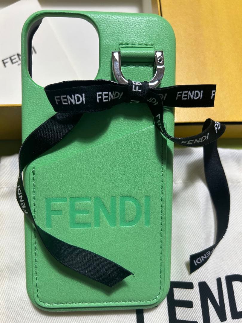 【最終値下げ】フェンディ　スマホケース