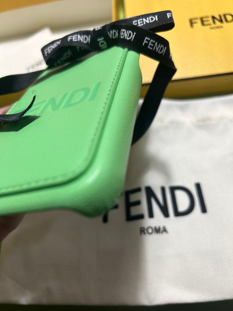 【最終値下げ】フェンディ　スマホケース