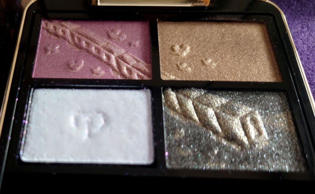 ほぼ未使用【2025ホリデー伊勢丹限定】クレ・ド・ポー クアドリ（アイシャドウ）