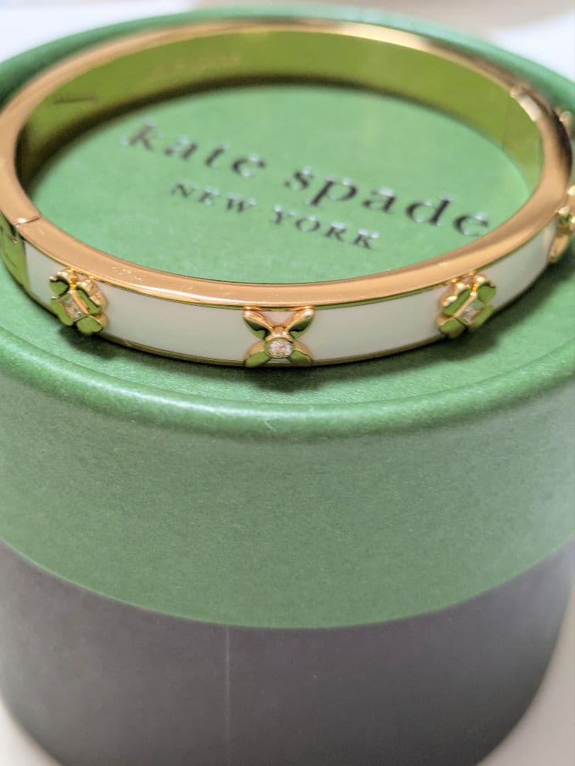 kate spade ヘリテージブルームヒンジドバングル