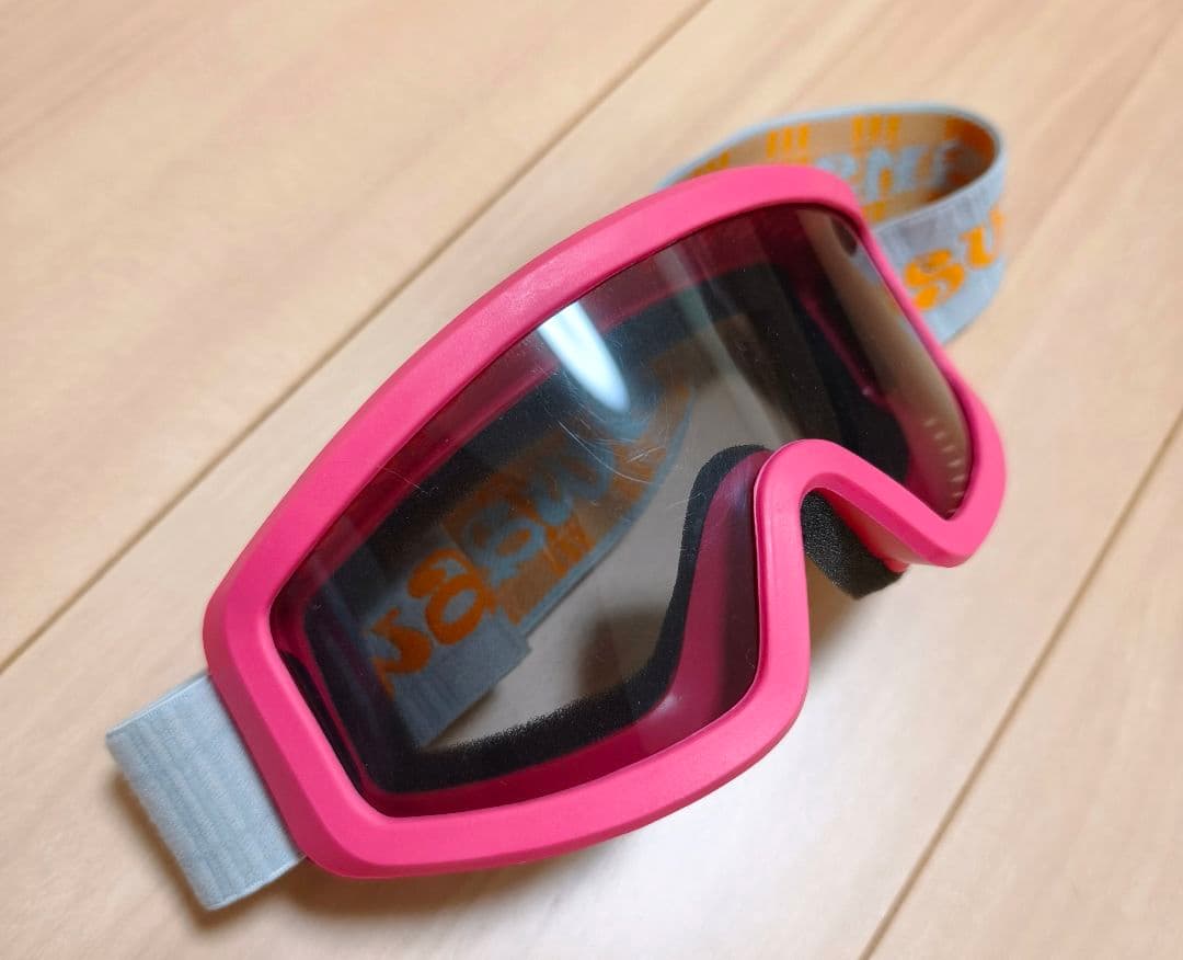 キッズ雪遊び4点セット　スキーウェア　ジャケット　ズボン　ゴーグル　スノーブーツ