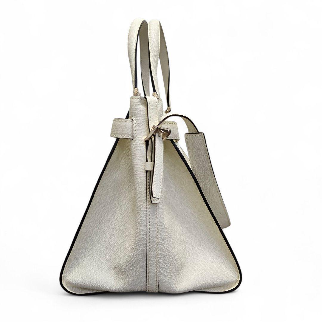 新品✨ヴァレクストラ Bキューブ レザー 2WAYハンドバッグ ホワイト