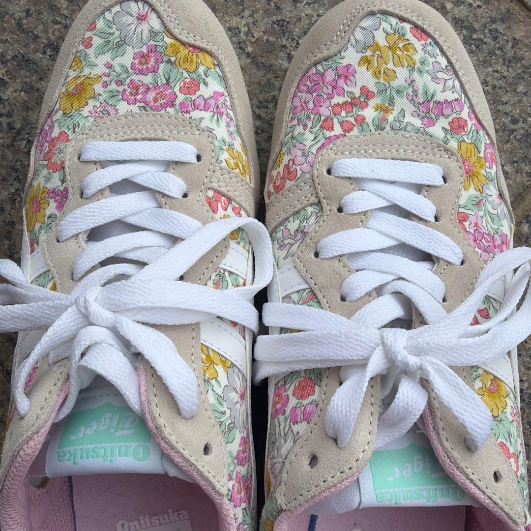 オニツカタイガー　セラーノ　花柄　ほぼ未使用