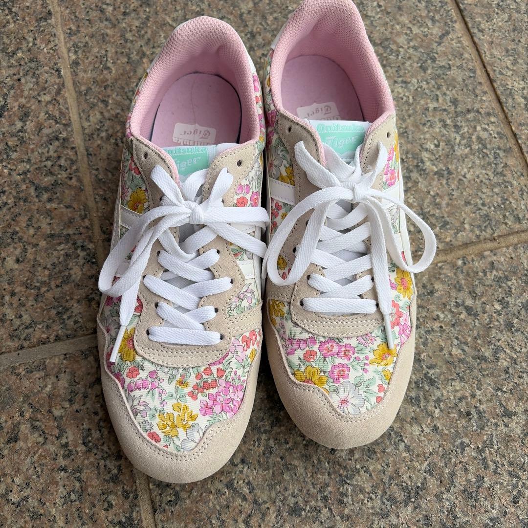 オニツカタイガー　セラーノ　花柄　ほぼ未使用