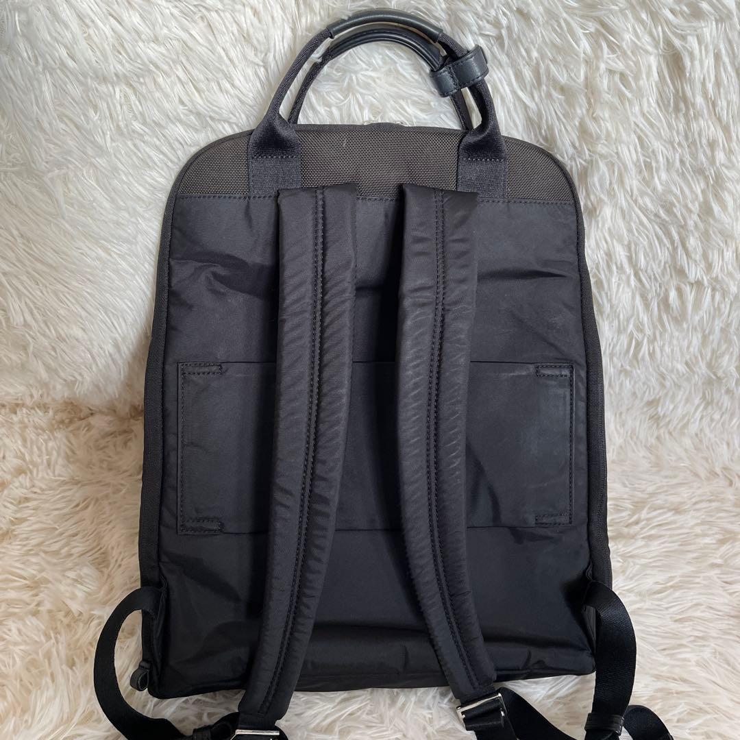 tumi トゥミ VOYAGEUR エッセンシャル　バックパック ビジネスバッグ