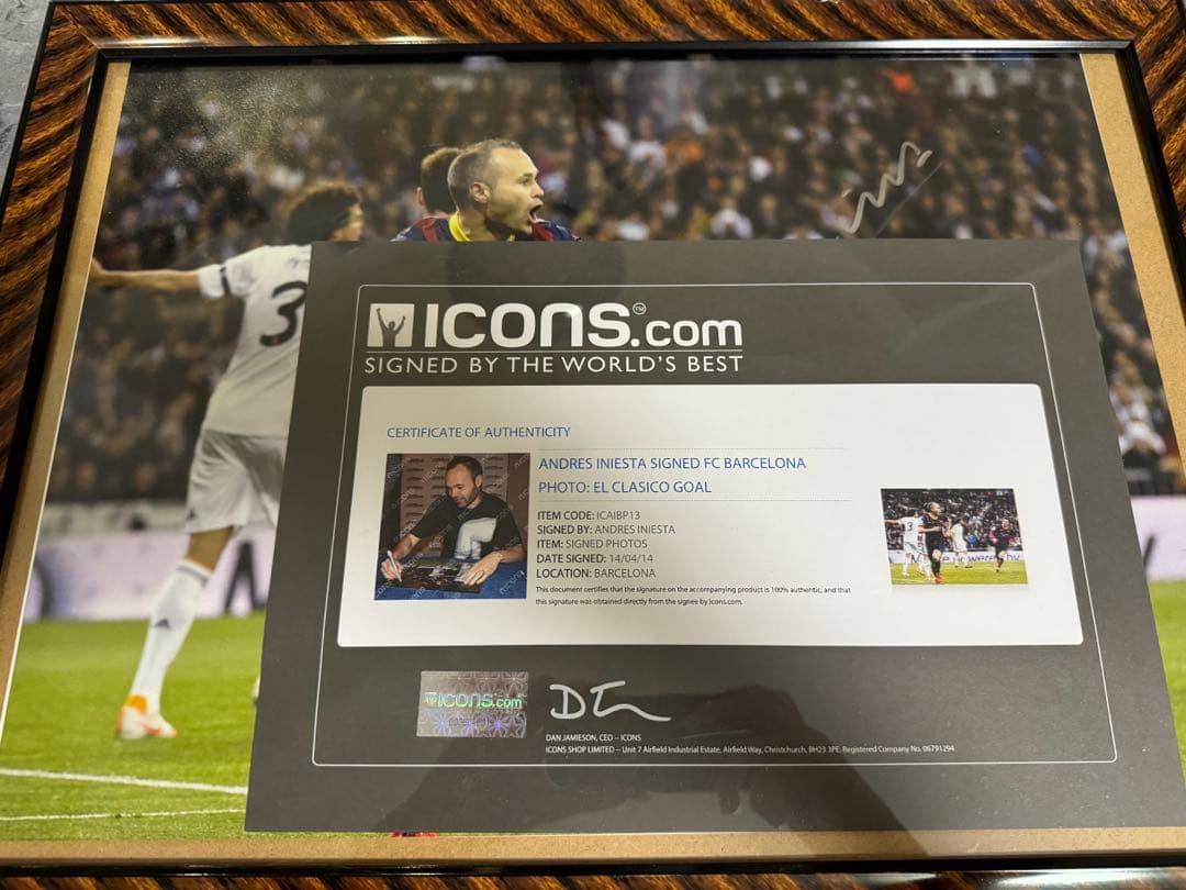 【ICONS真正証明書付】イニエスタ直筆サイン入りエル・クラシコフォト