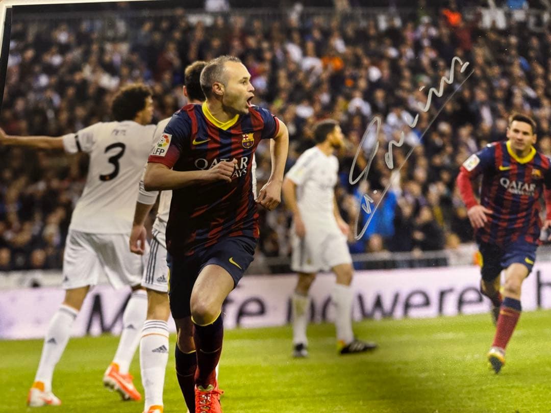 【ICONS真正証明書付】イニエスタ直筆サイン入りエル・クラシコフォト