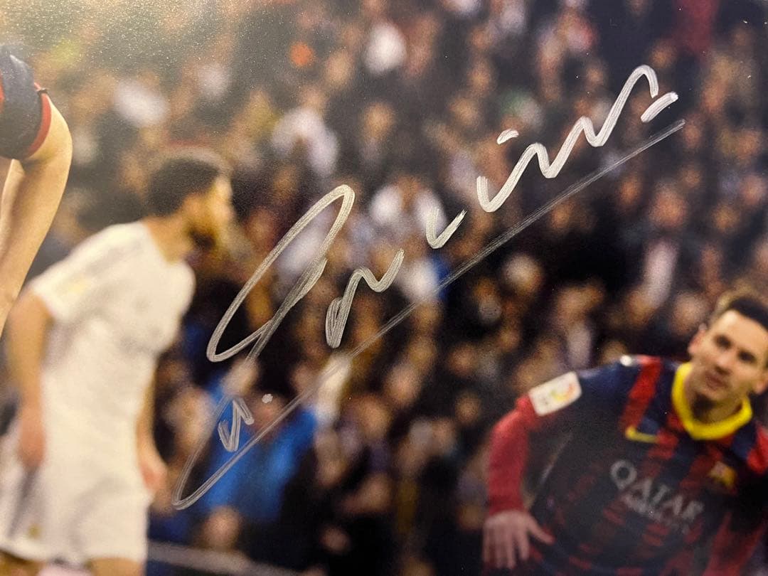 【ICONS真正証明書付】イニエスタ直筆サイン入りエル・クラシコフォト