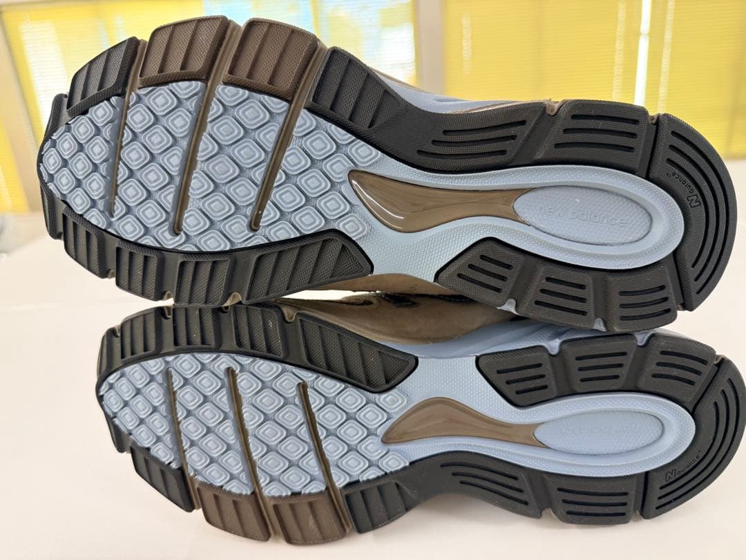 YAA様AURALEENew Balance 990 ベージュグレー スニーカー