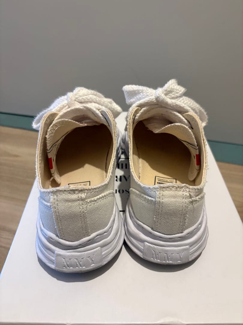 ミハラヤスヒロ ホワイトキャンバススニーカー