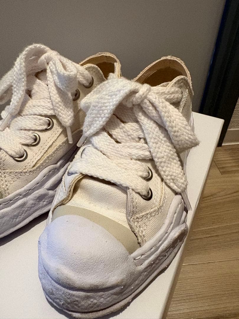 ミハラヤスヒロ ホワイトキャンバススニーカー