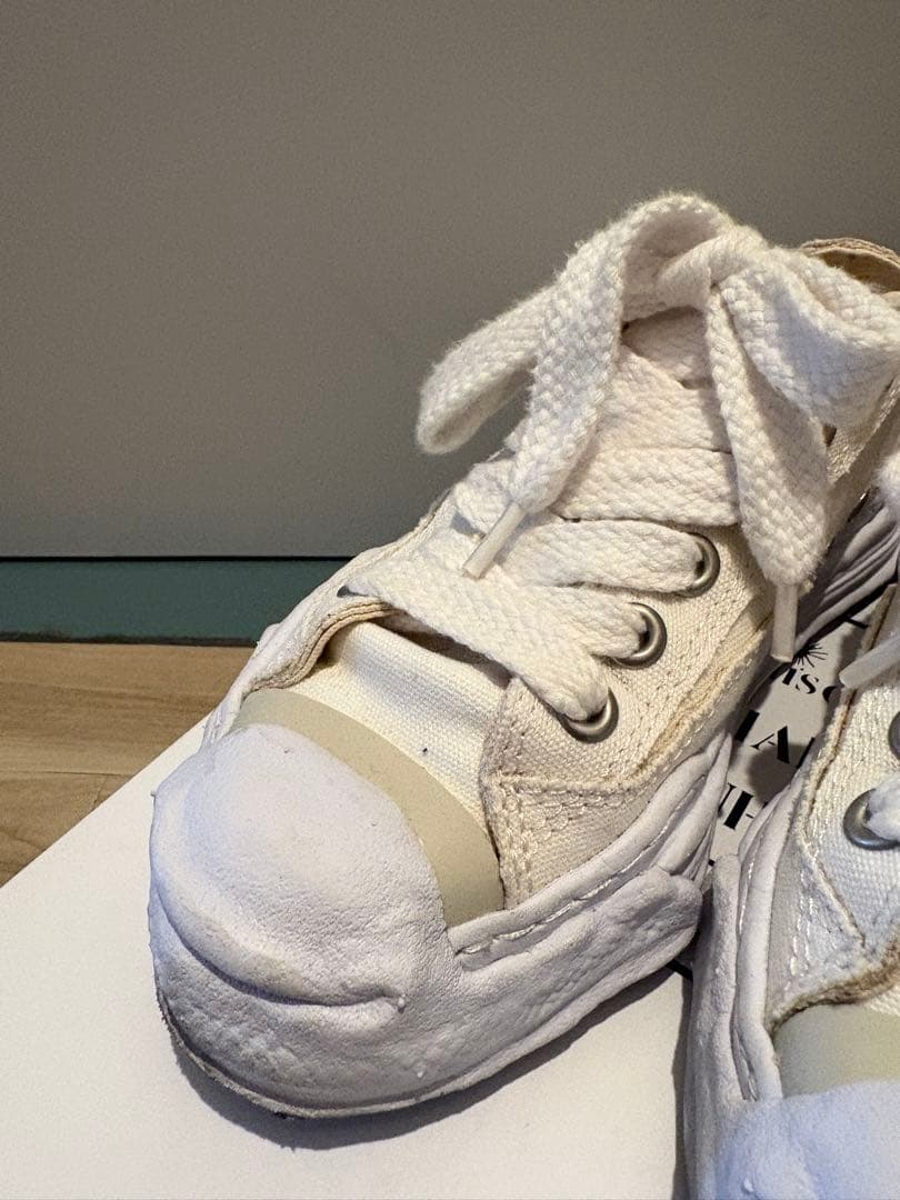 ミハラヤスヒロ ホワイトキャンバススニーカー