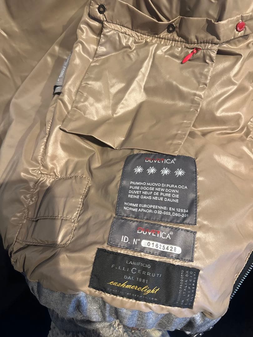 デュベティカ　フード付きダウンベスト　グレー　サイズ40