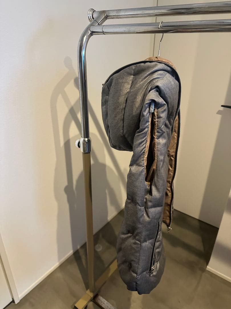 デュベティカ　フード付きダウンベスト　グレー　サイズ40