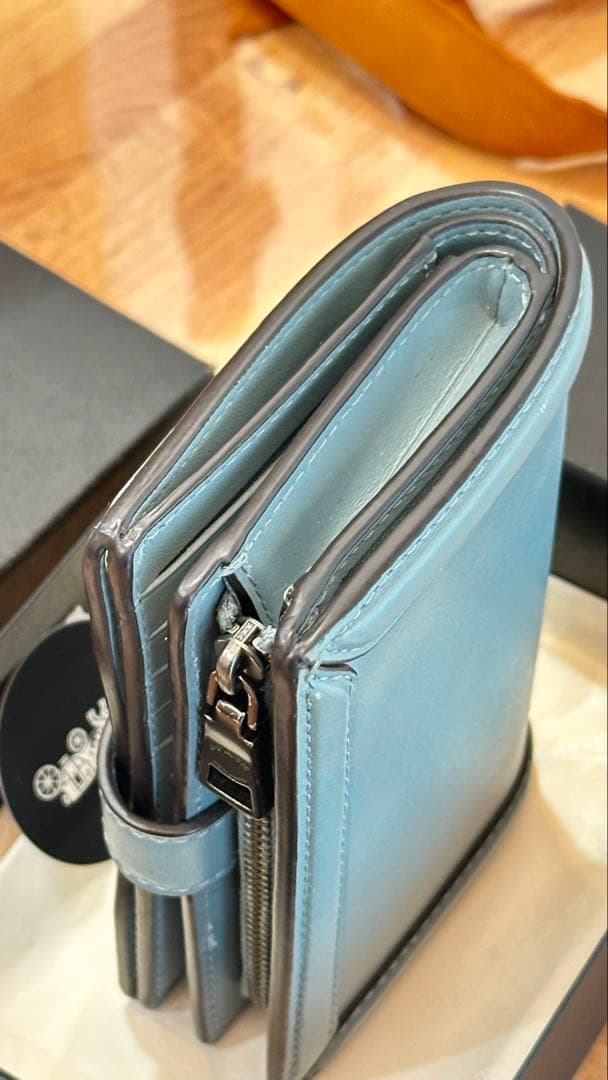 COACH 二つ折り財布 ライトブルー