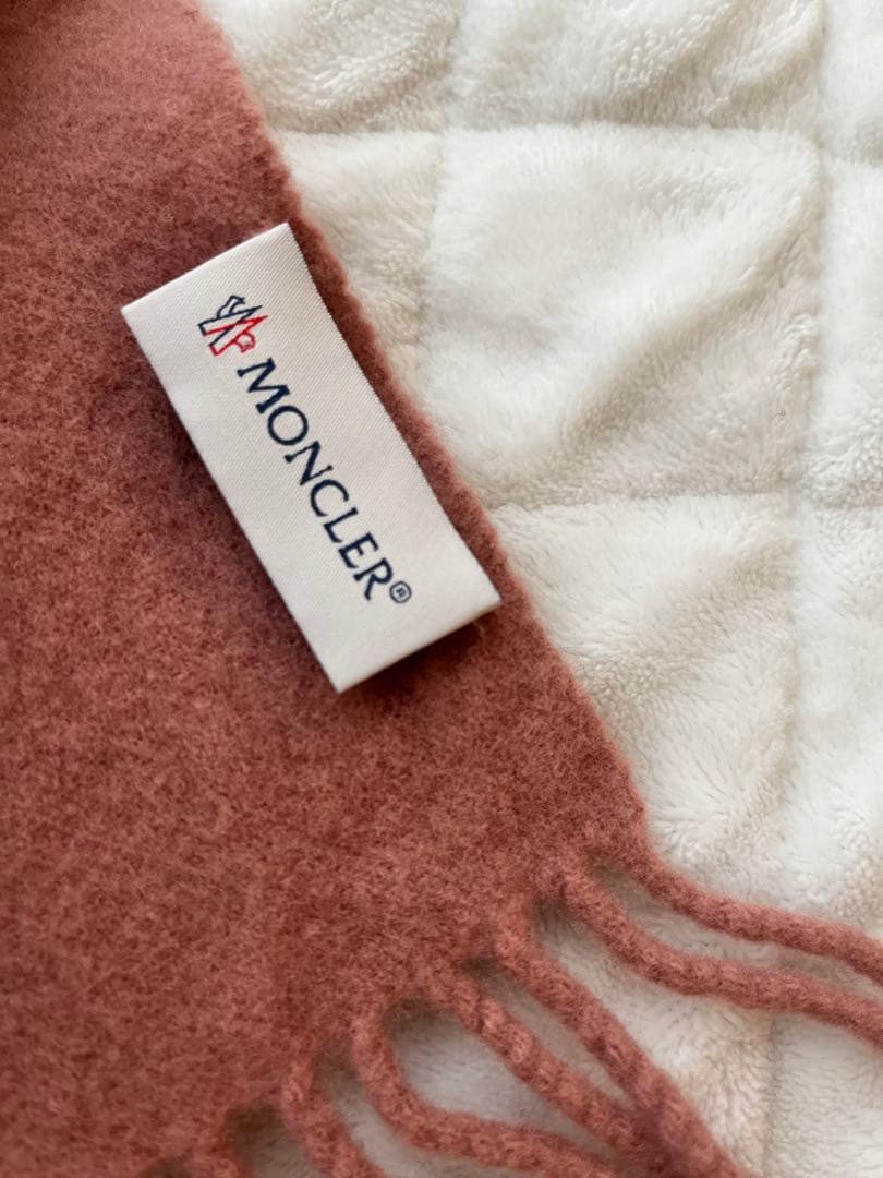 MONCLER ピンク ウール マフラー フリンジ付き