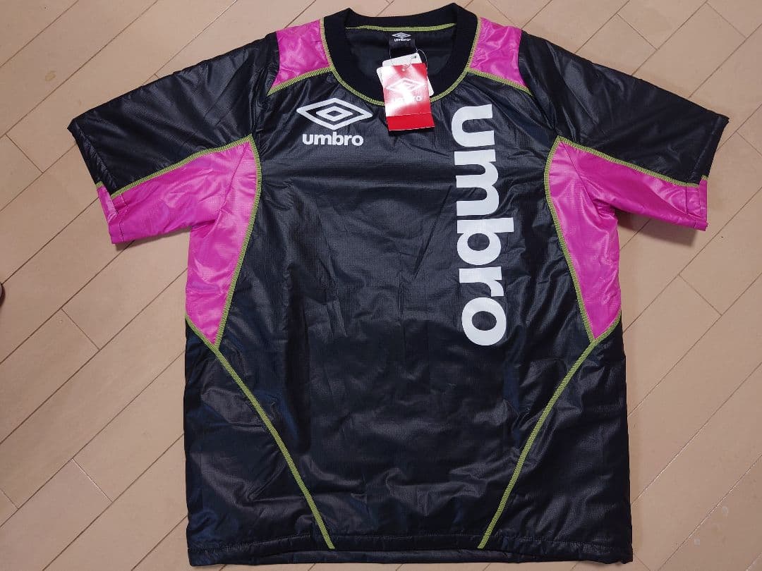 【 umbro 】タグ付き未使用 中綿 ピステセットアップ