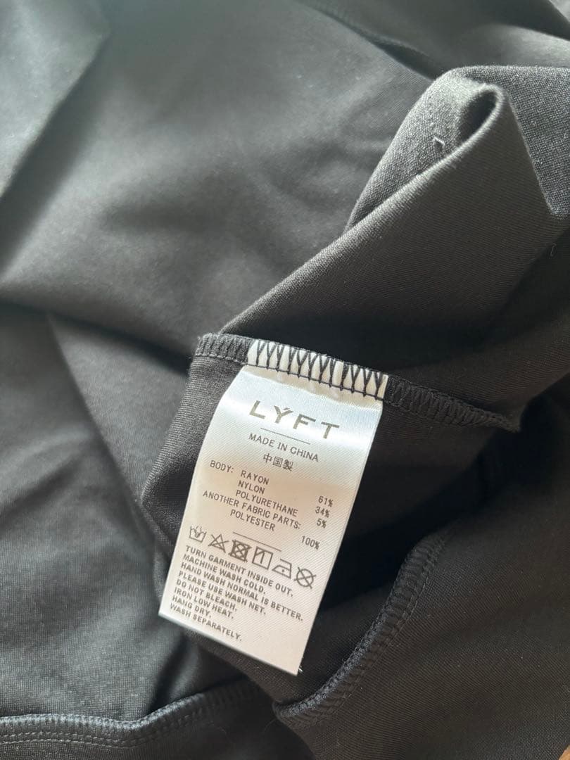 新品 LYFT パーカー ブラック ストレッチプルオーバー フーディー XL