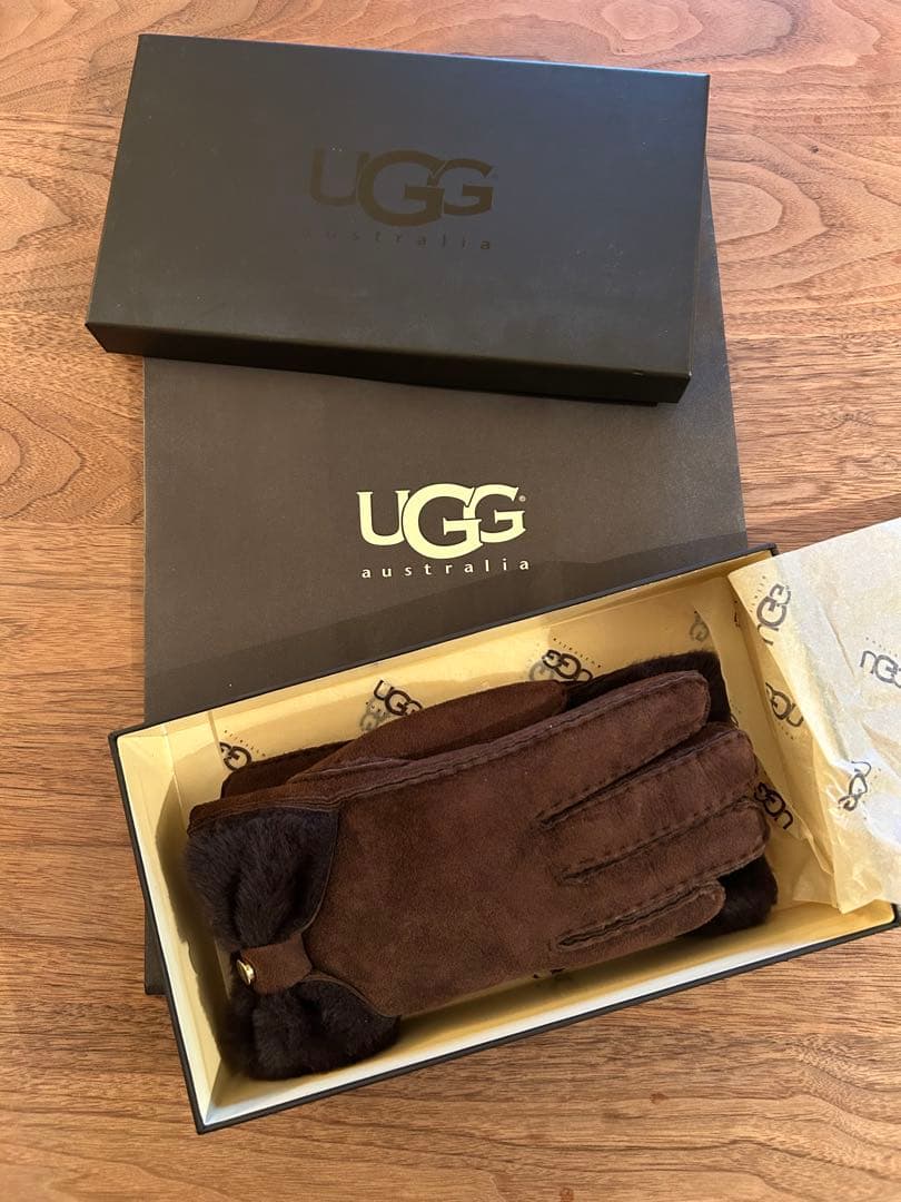 UGG ムートングローブ シープスキン 手袋 Mサイズ ボックス＆ショッパー付