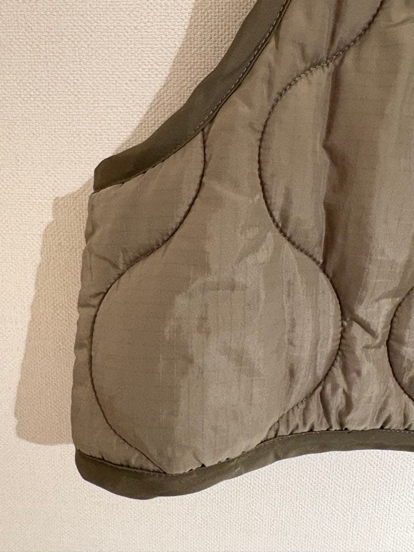 HYKE /ハイク QUILTED CROPPED VEST キルティングベスト