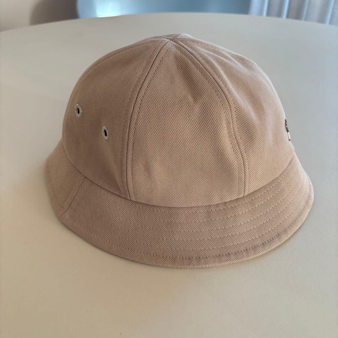 AMI PARIS ロゴプレート バケットハット ベージュ