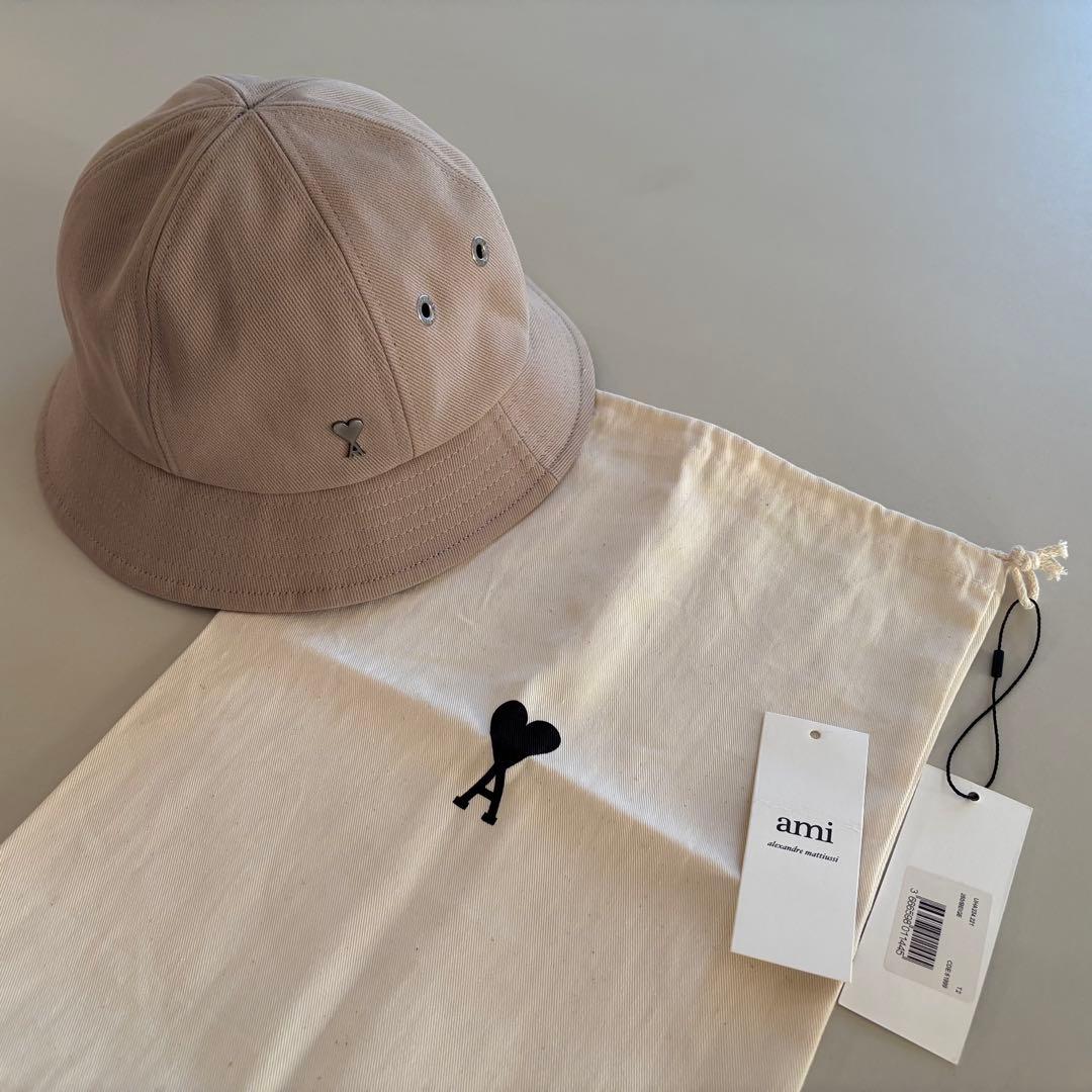 AMI PARIS ロゴプレート バケットハット ベージュ