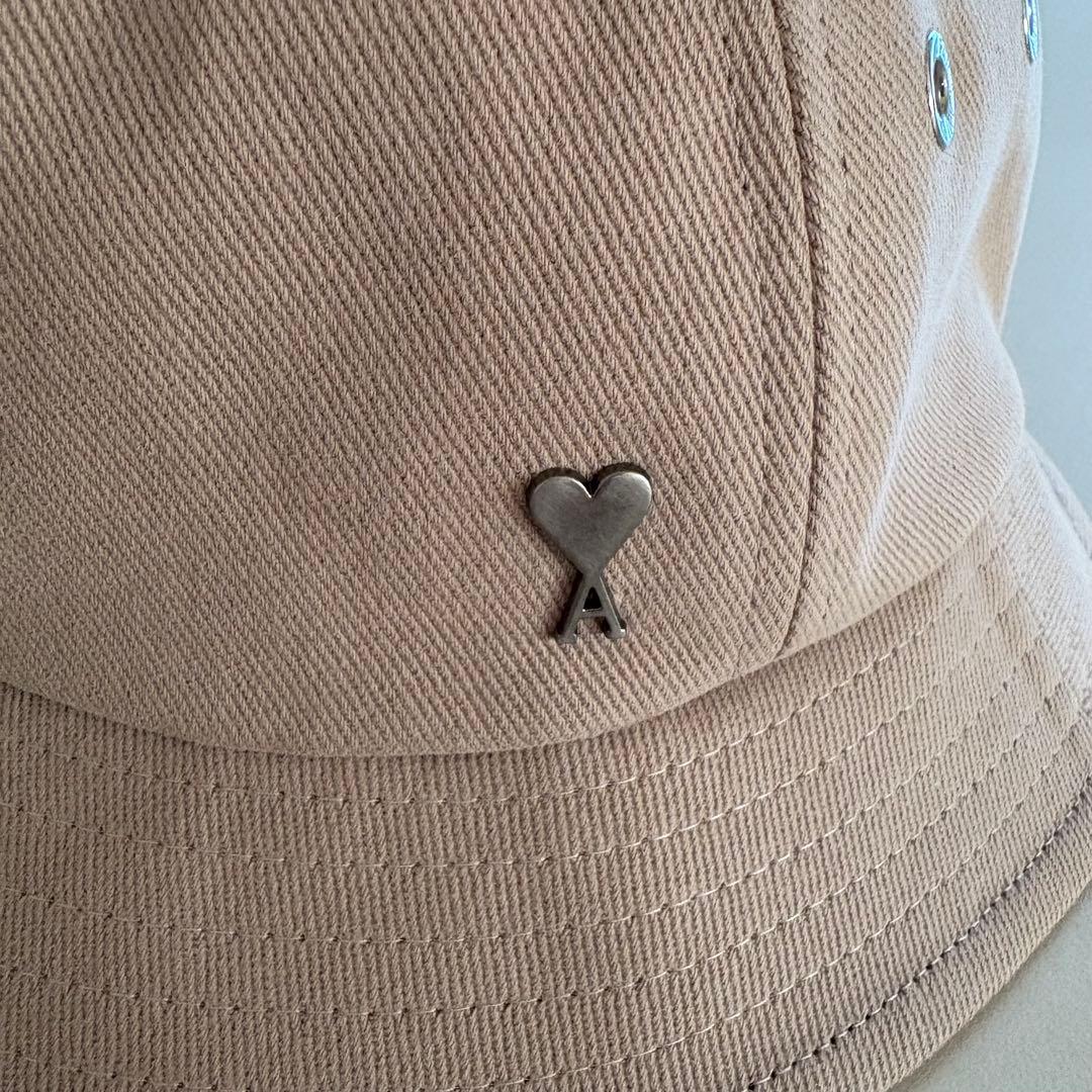 AMI PARIS ロゴプレート バケットハット ベージュ