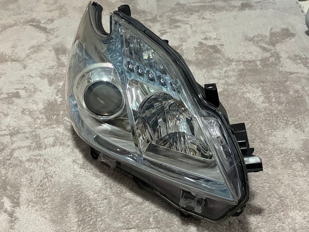 【美品】30プリウス前期　純正左右ハロゲンヘッドライト