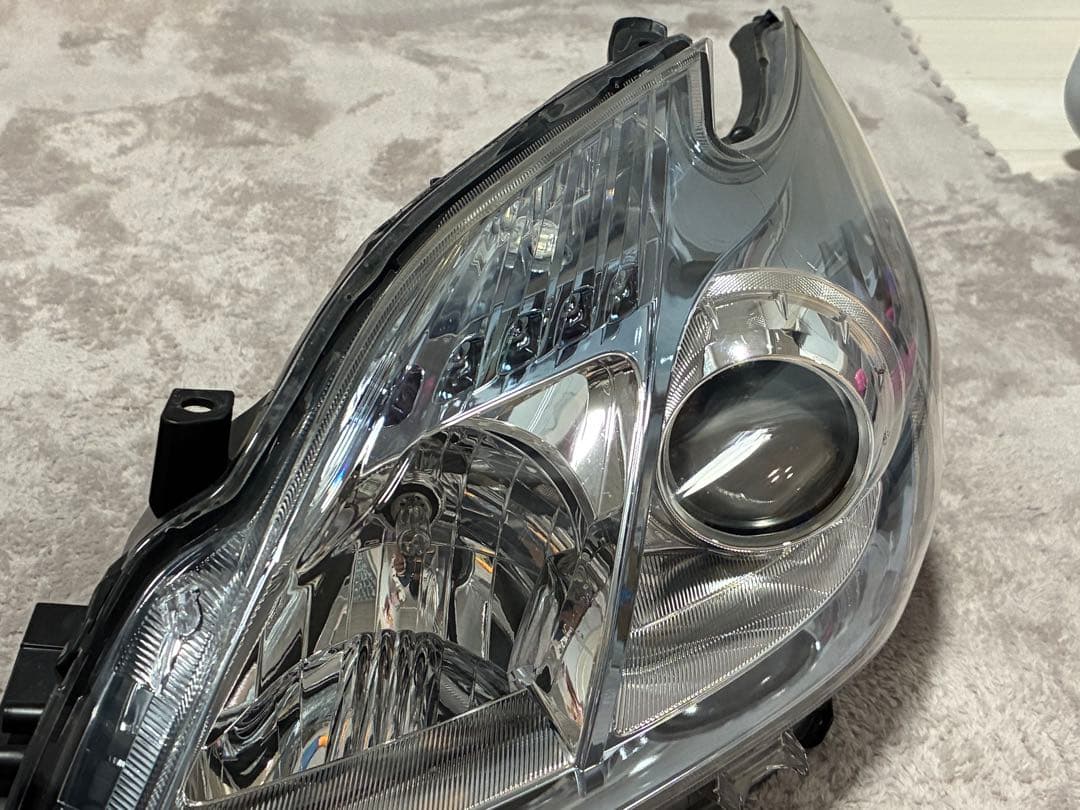 【美品】30プリウス前期　純正左右ハロゲンヘッドライト