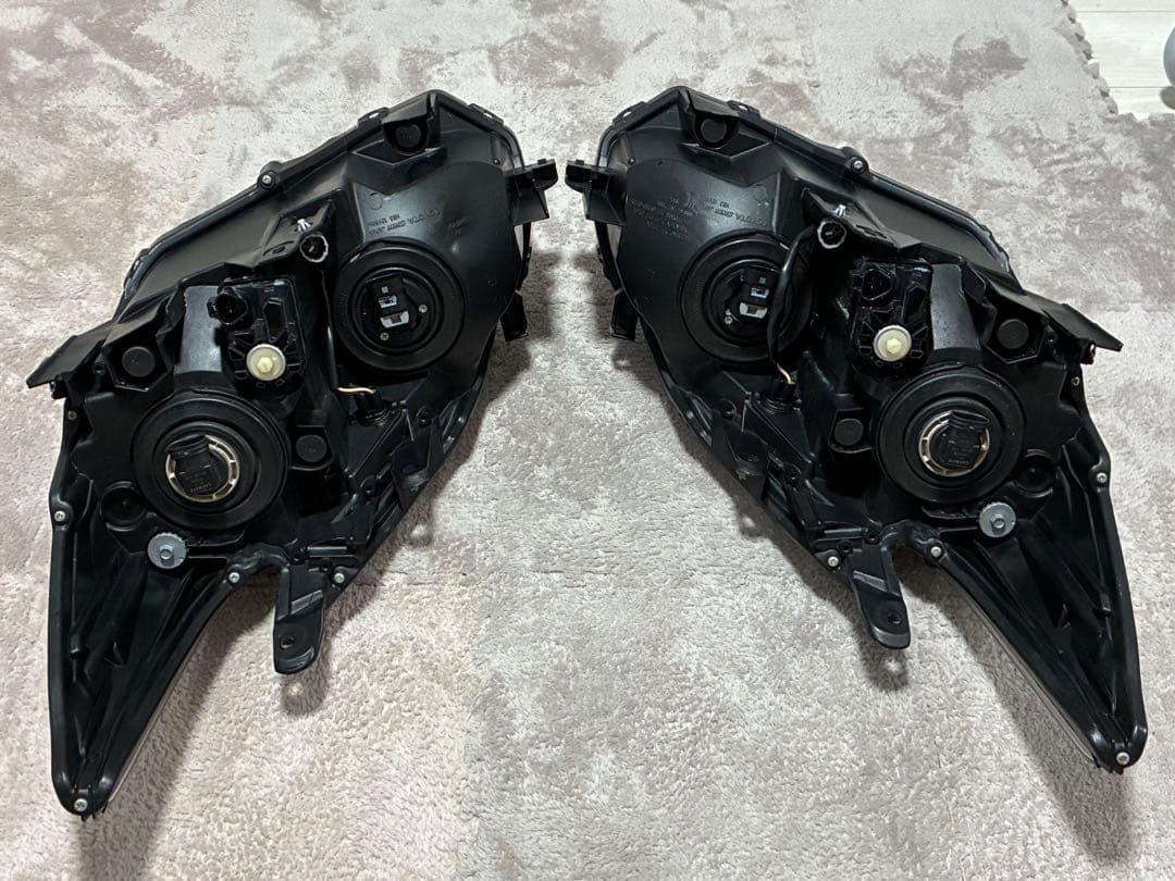 【美品】30プリウス前期　純正左右ハロゲンヘッドライト