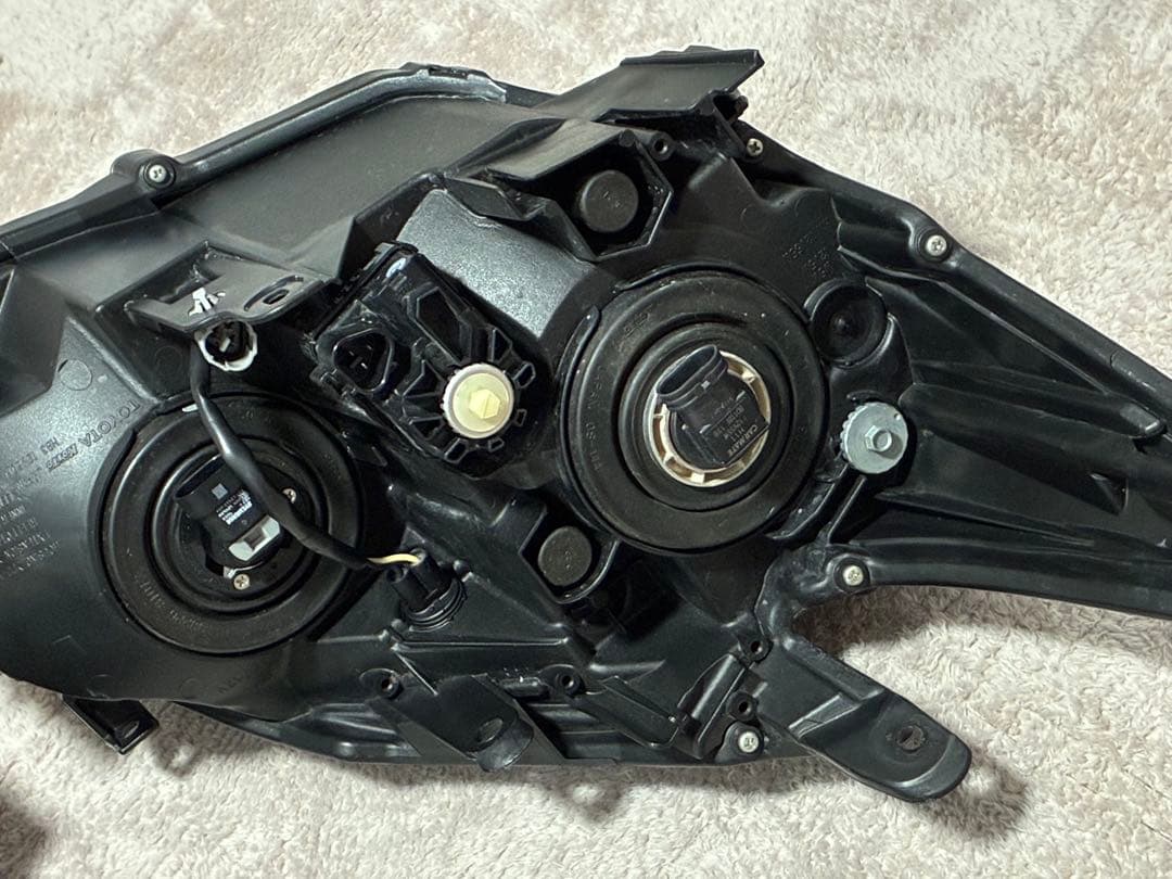 【美品】30プリウス前期　純正左右ハロゲンヘッドライト