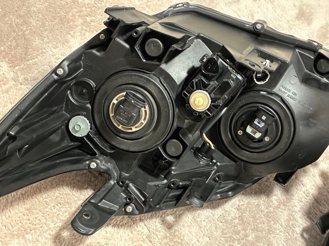 【美品】30プリウス前期　純正左右ハロゲンヘッドライト