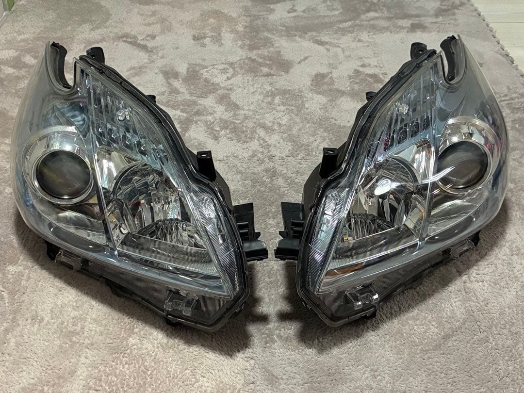 【美品】30プリウス前期　純正左右ハロゲンヘッドライト