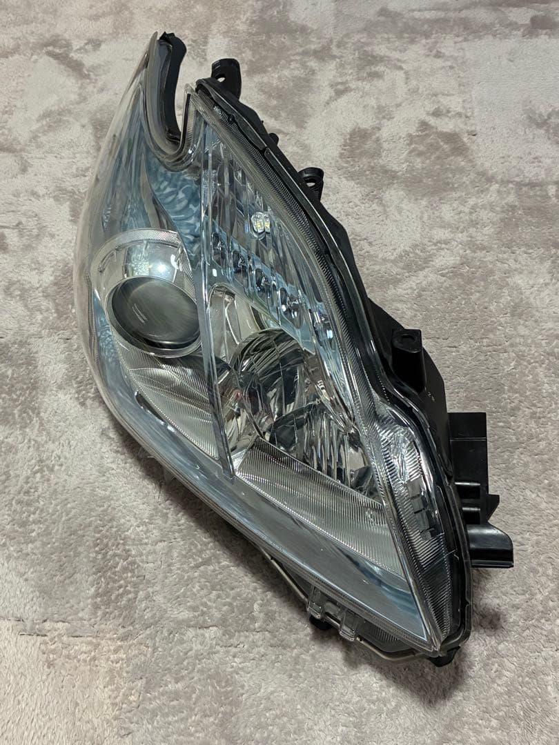 【美品】30プリウス前期　純正左右ハロゲンヘッドライト