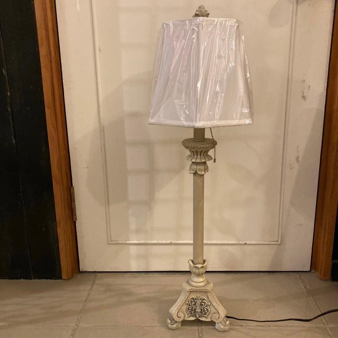 ヨーロピアンアンティークホワイト スタンドテーブルライト シェードランプ電球付き