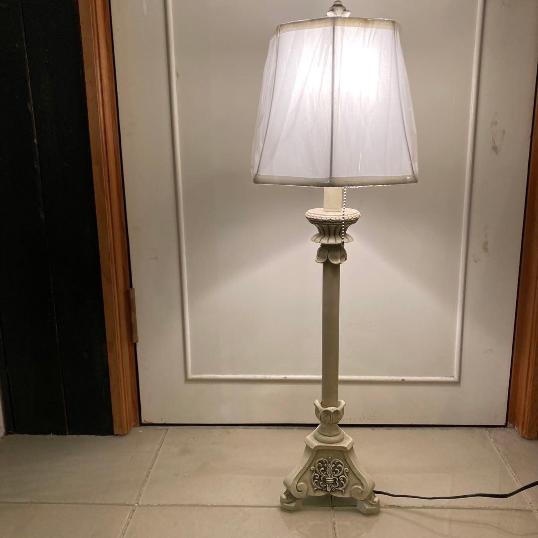 ヨーロピアンアンティークホワイト スタンドテーブルライト シェードランプ電球付き