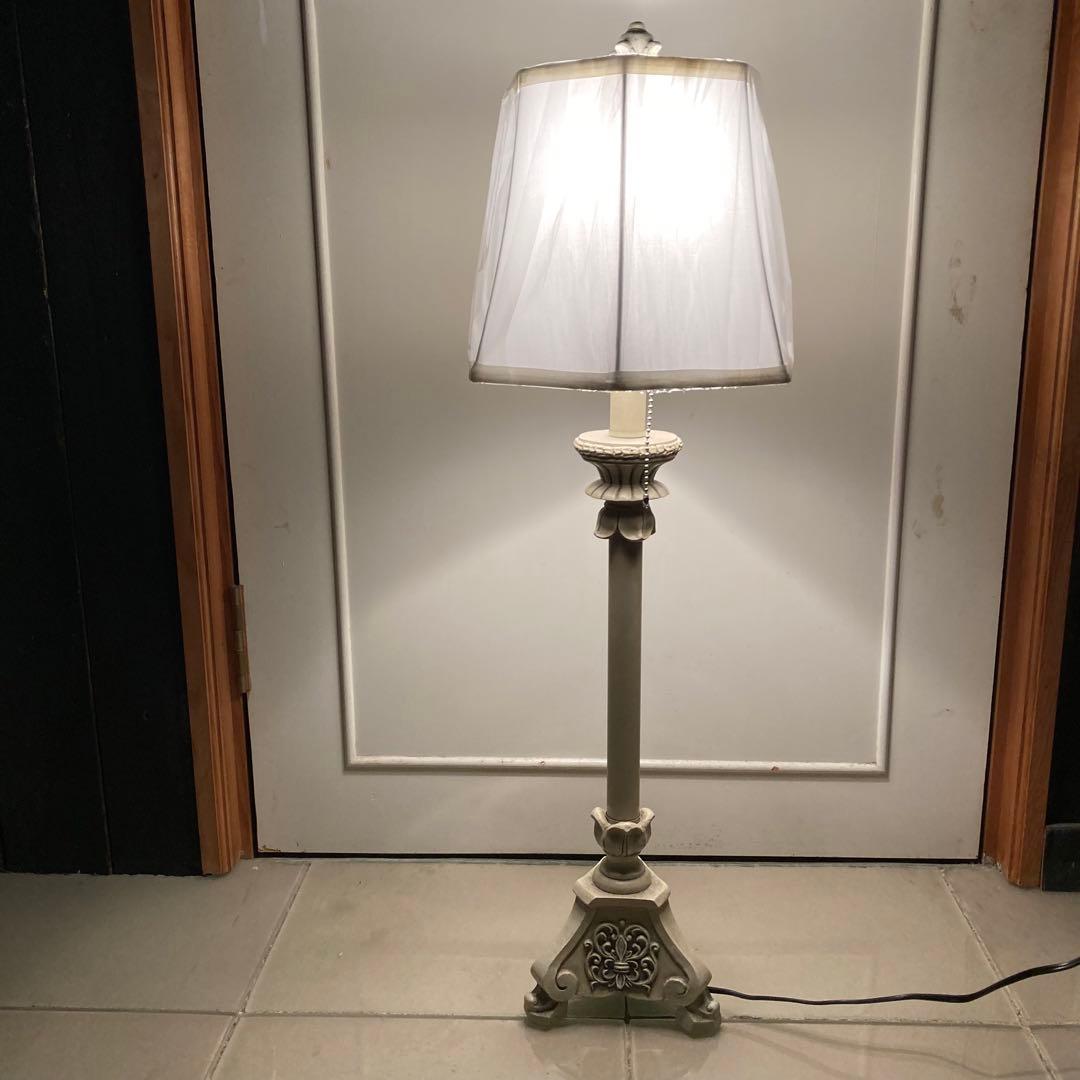ヨーロピアンアンティークホワイト スタンドテーブルライト シェードランプ電球付き