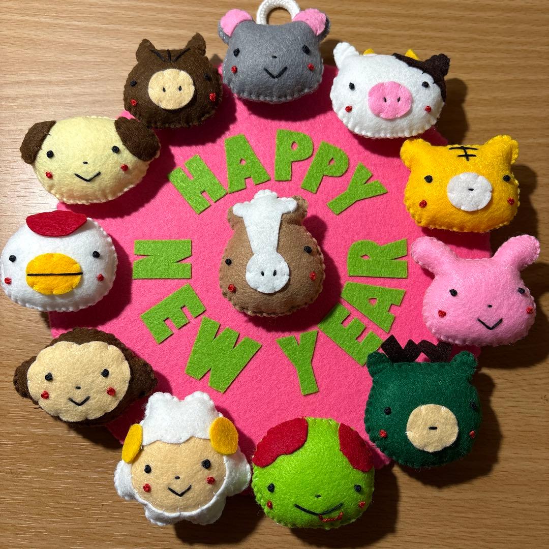 正月　干支リース　フェルトリース　ハンドメイド　壁飾り