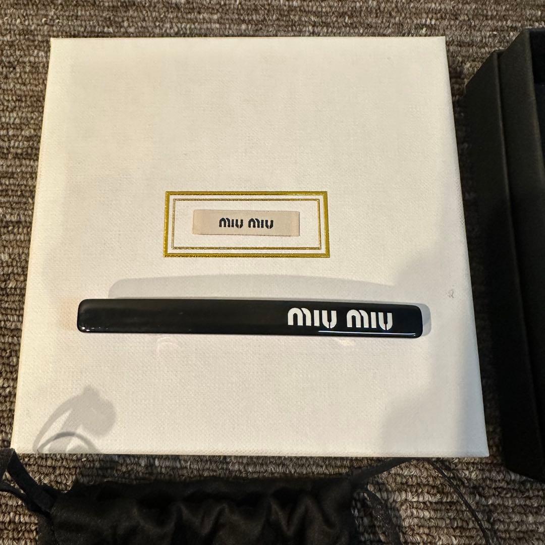 【MiuMiu】ヘアクリップ バレッタ ブラック ロゴ