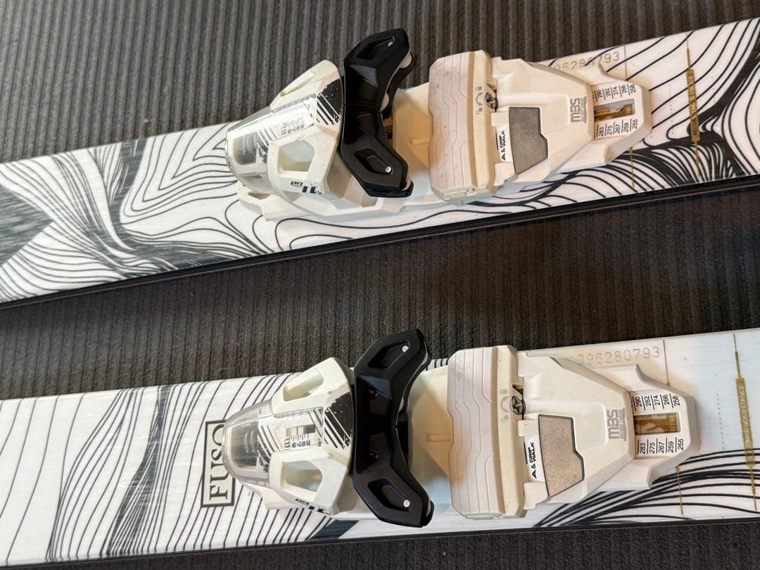 専用　極上品⭐︎MAJESTY スキー板 金具セット162㎝　フルチューン済　￼