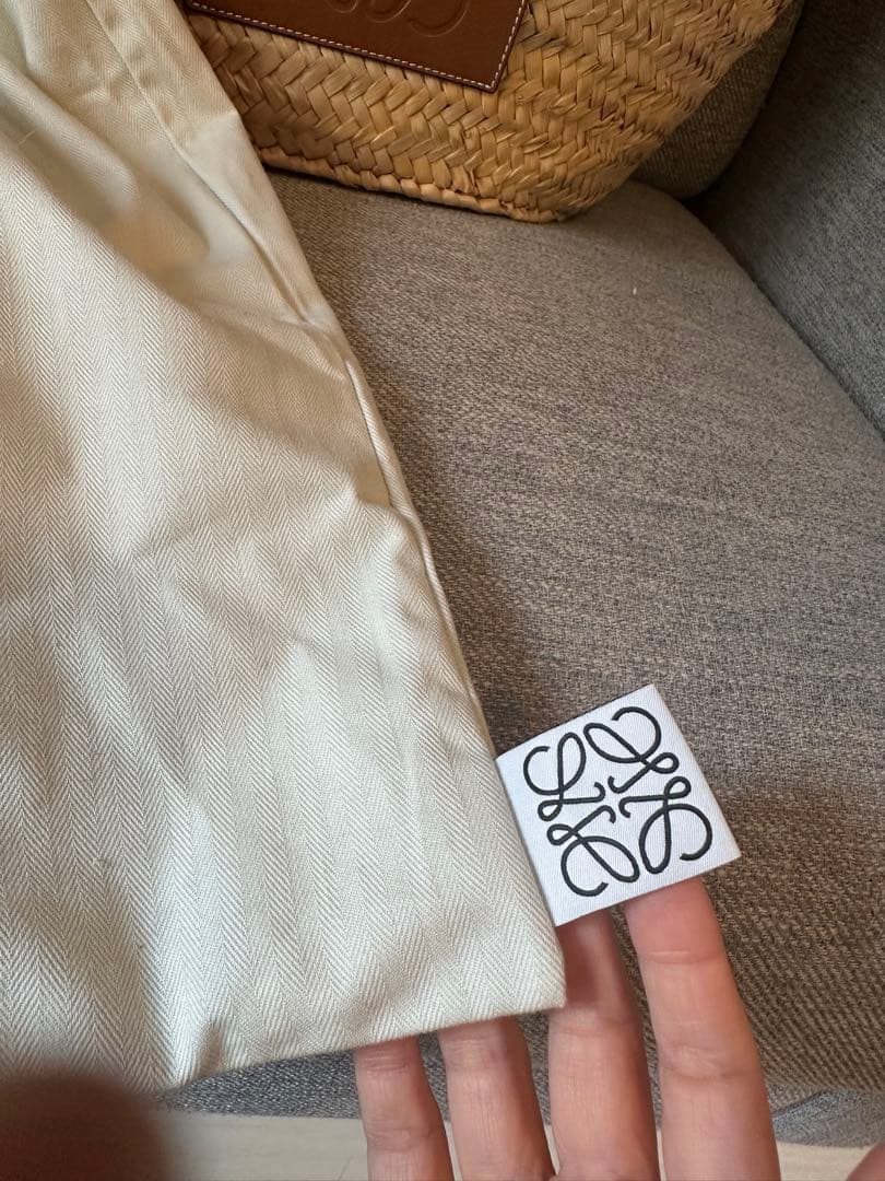 美品　ロエベ　カゴバック　mサイズ