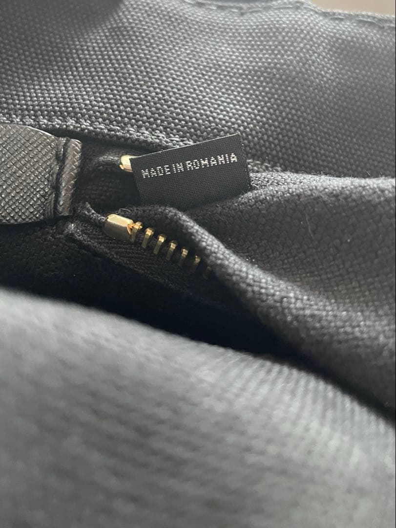 PRADA 黒 ショルダーバッグ カナパ S