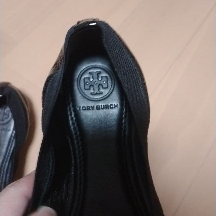 1回着用　トリーバーチ　サイズ6　黒色　エナメル　バレエシューズ　フラット