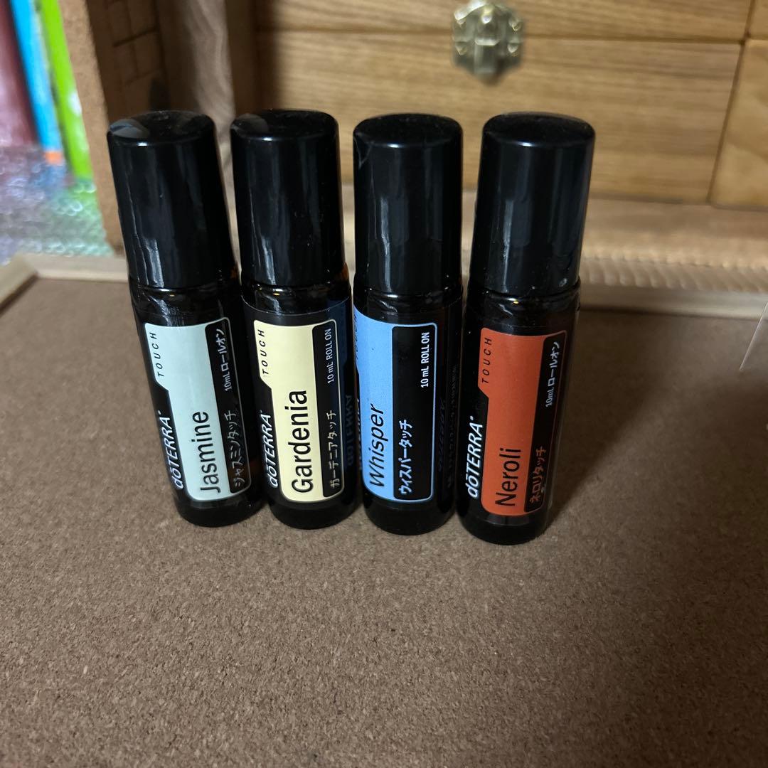 新品 未使用 未開封品 ドテラ ロールオン ４本セット 2024 doTERRA