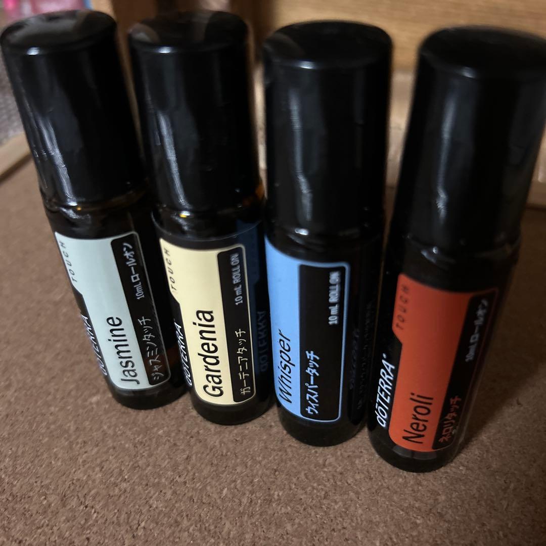 新品 未使用 未開封品 ドテラ ロールオン ４本セット 2024 doTERRA