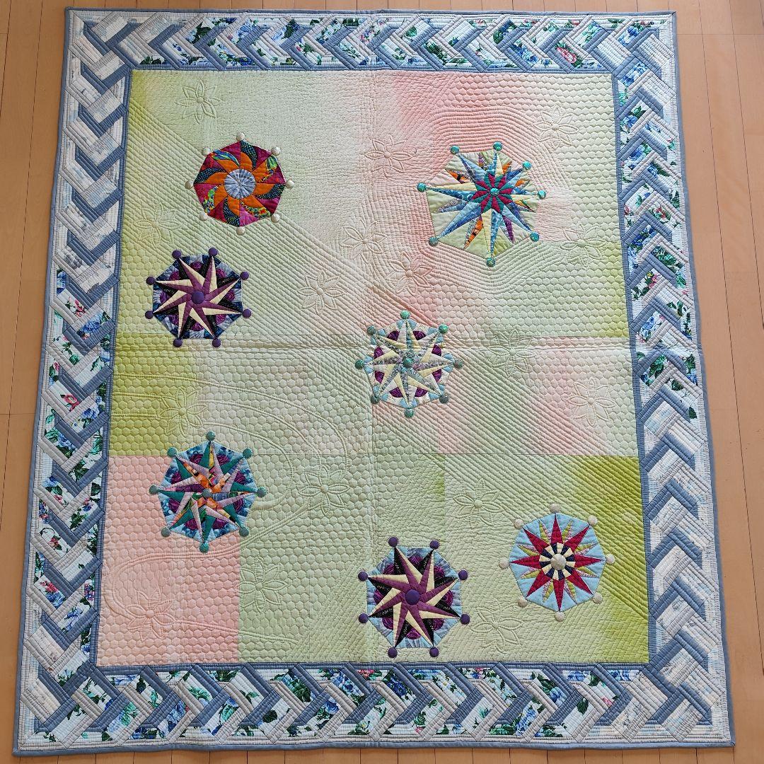 パッチワークタペストリー「春の予感」縦 166cm 横147cm の大作